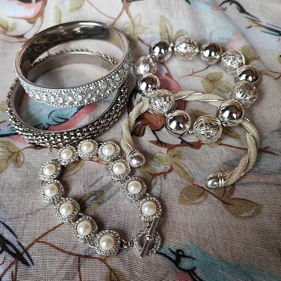 Bundle of 5 Silver and Gold Tone Pearl Bangle Toggle Fidget Bracelets Vintage - Picture 3 of 8